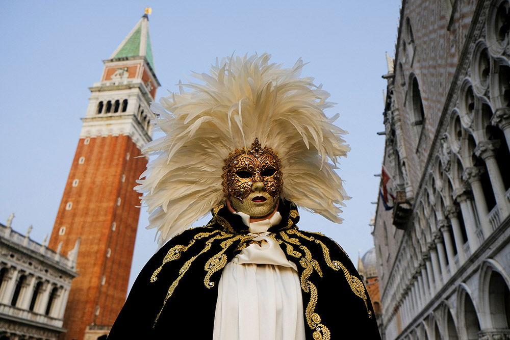 2018-01-28T125905Z_579228424_RC19FC38B030_RTRMADP_3_ITALY-CARNIVAL-VENICE