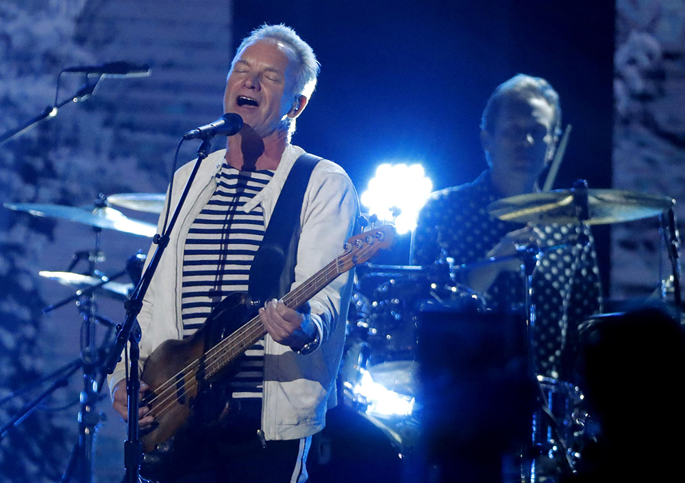 2018-01-29T021408Z_965981047_HP1EE1T067JCG_RTRMADP_3_AWARDS-GRAMMYS