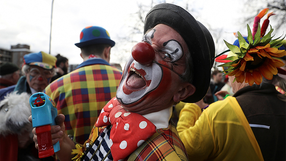 2018-02-04T165732Z_273528730_RC1B2E387C10_RTRMADP_3_BRITAIN-CLOWNS 11