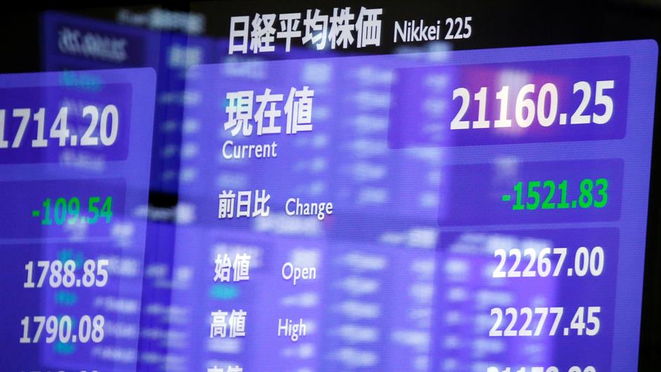 2018-02-06T055216Z_814960446_RC19A123D250_RTRMADP_3_GLOBAL-MARKETS