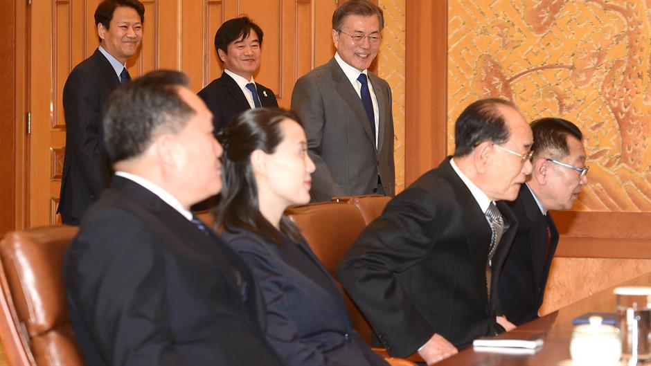 2018-02-10T035149Z_2080232345_RC1E78C7CA40_RTRMADP_3_OLYMPICS-2018-NORTHKOREA-MOON