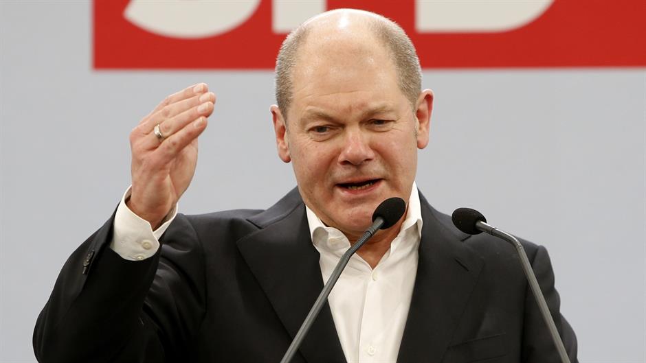 2018-02-14T110524Z_172658207_UP1EE2E0USZ6A_RTRMADP_3_GERMANY-POLITICS-SPD