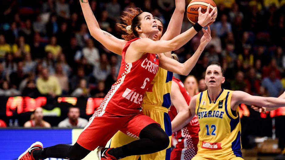 2018-02-14T200857Z_1595569538_RC1C67539EB0_RTRMADP_3_BASKETBALL-WORLD