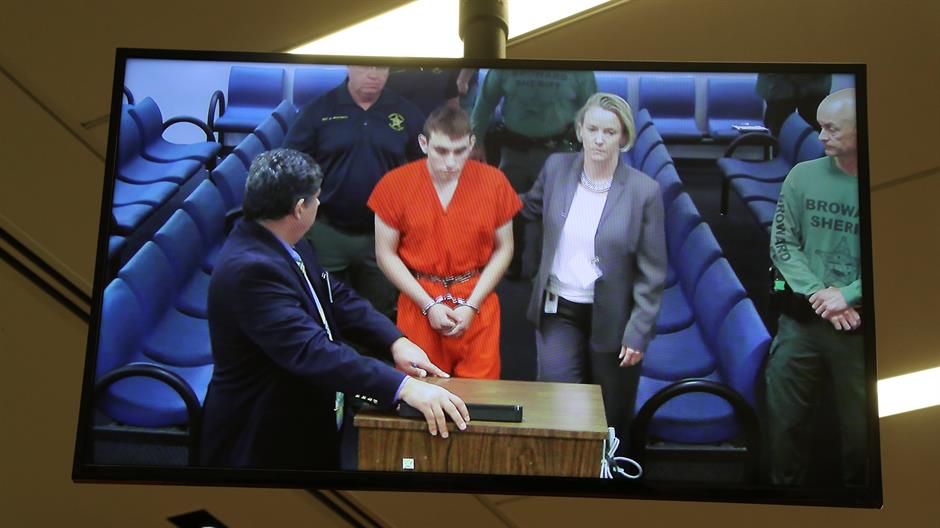 2018-02-15T194920Z_1826788201_RC1122964AC0_RTRMADP_3_FLORIDA-SHOOTING