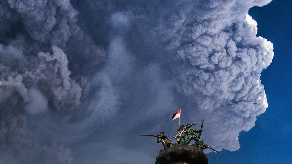 2018-02-19T080314Z_399897497_RC185D68F7F0_RTRMADP_3_INDONESIA-VOLCANO 11