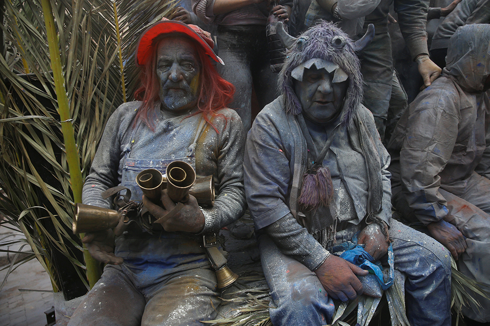 2018-02-19T154602Z_199579193_RC11C67CB070_RTRMADP_3_GREECE-CARNIVAL-FLOUR-WAR