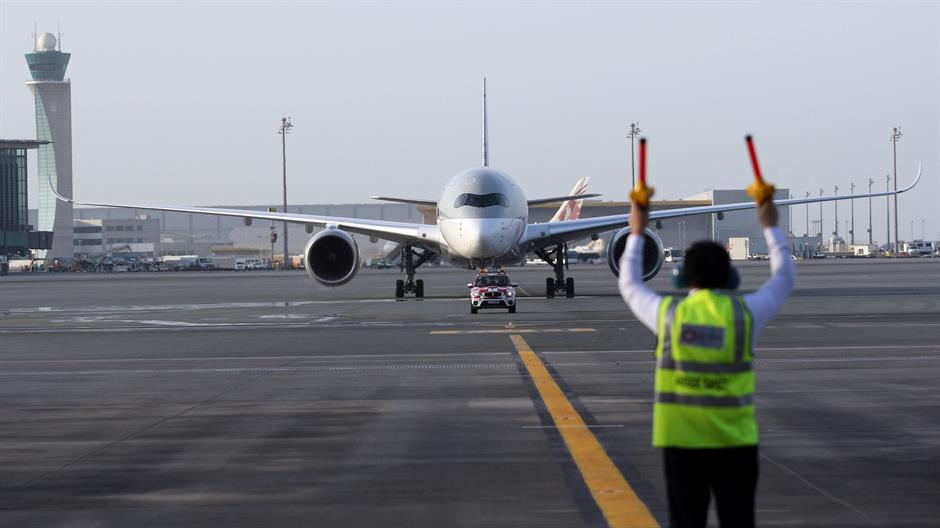 2018-02-21T165820Z_1319960835_RC134BF63ED0_RTRMADP_3_AIRBUS-A350-QATAR