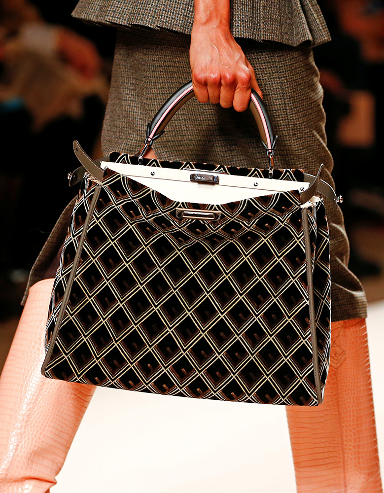 2018-02-22T124714Z_479314762_RC16020BB6C0_RTRMADP_3_FASHION-MILAN-FENDI