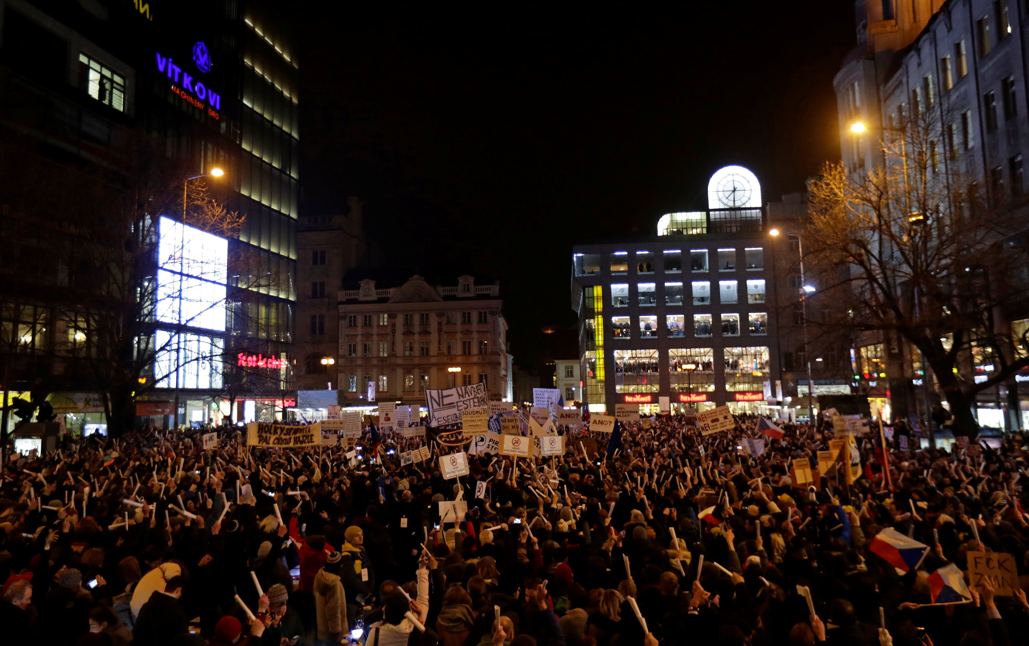 2018-03-05T194157Z_579157346_RC1E50005EC0_RTRMADP_3_CZECH-POLITICS-PROTEST