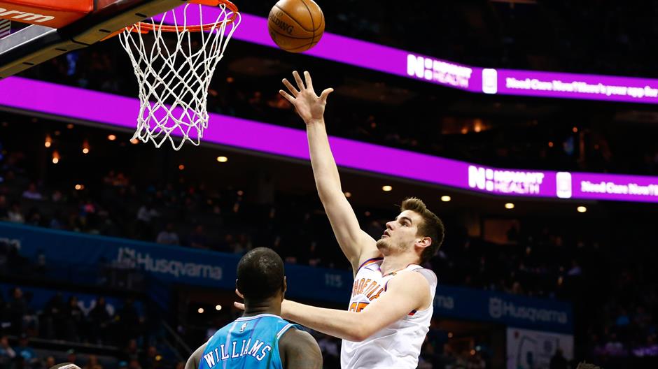 2018-03-11T004328Z_1329757844_NOCID_RTRMADP_3_NBA-PHOENIX-SUNS-AT-CHARLOTTE-HORNETS