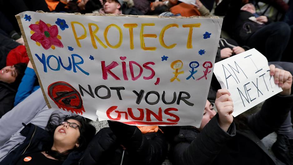 2018-03-14T150523Z_729730440_RC159C06E900_RTRMADP_3_USA-GUNS-NEW-YORK