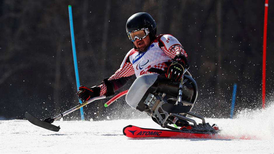 2018-03-17T030957Z_141187541_RC1AA35FFE80_RTRMADP_3_PARALYMPICS-2018-ALPS