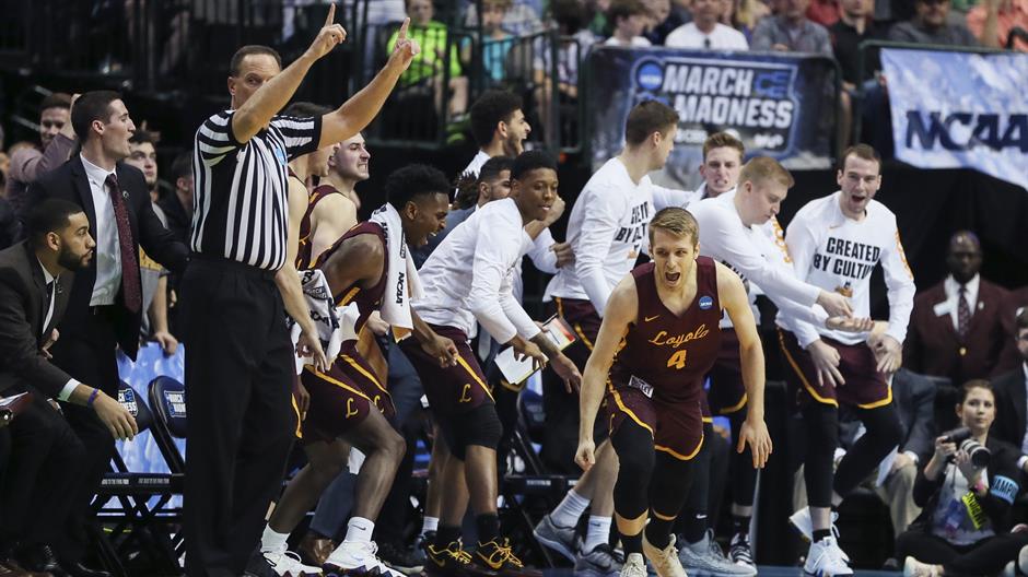 2018-03-17T234643Z_1159423291_NOCID_RTRMADP_3_NCAA-BASKETBALL-NCAA-TOURNAMENT-SECOND-ROUND-TENNESSEE-VS-LOYOLA-CHICAGO