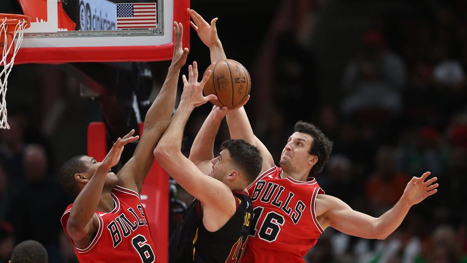 2018-03-18T025151Z_1215737160_NOCID_RTRMADP_3_NBA-CLEVELAND-CAVALIERS-AT-CHICAGO-BULLS