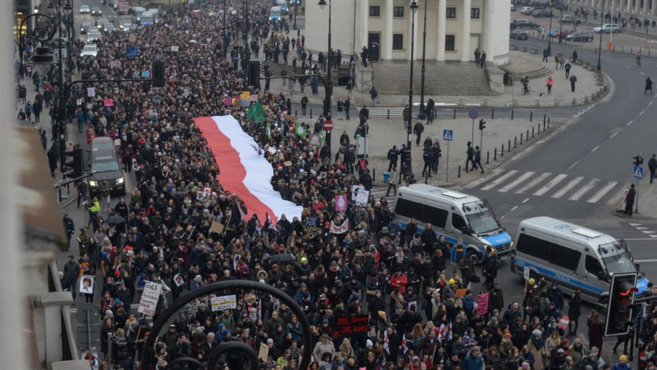 2018-03-23T180125Z_1354125764_RC1ED194ACF0_RTRMADP_3_POLAND-ABORTION