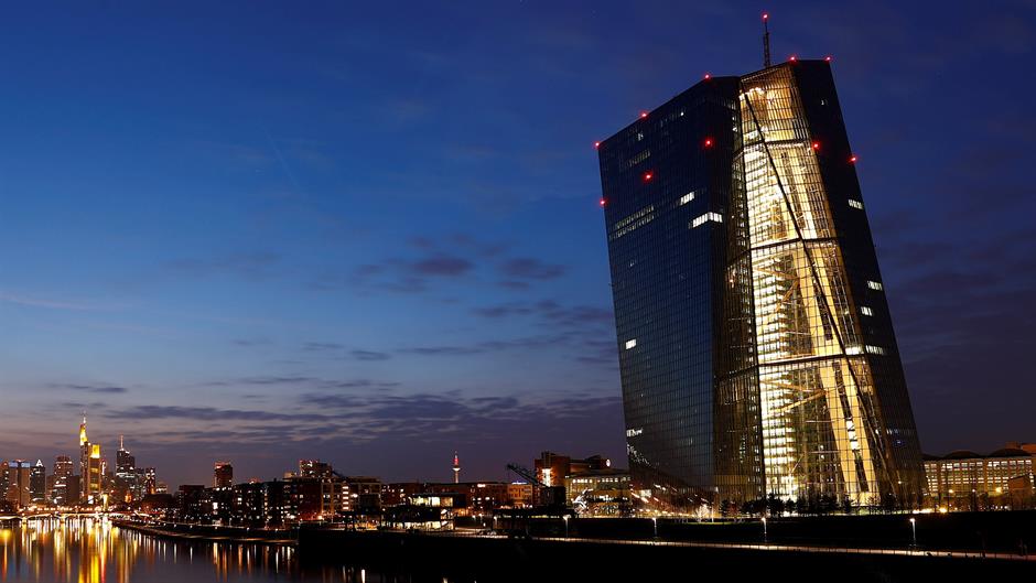 2018-03-25T204059Z_1938606976_RC1C3A2AC620_RTRMADP_3_GLOBAL-FINANCE