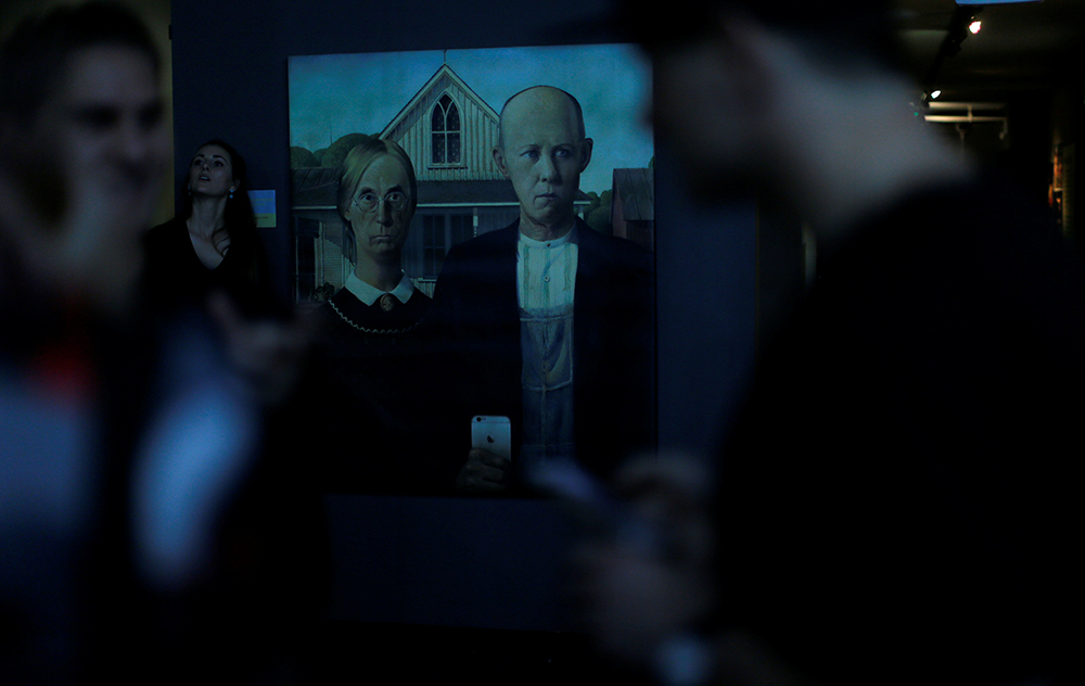 2018-03-30T070239Z_215714979_RC198B6798F0_RTRMADP_3_MUSEUM-SELFIES-PREVIEW