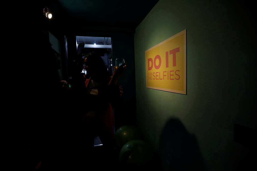 2018-03-30T070440Z_939484517_RC171F0CCD70_RTRMADP_3_MUSEUM-SELFIES-PREVIEW