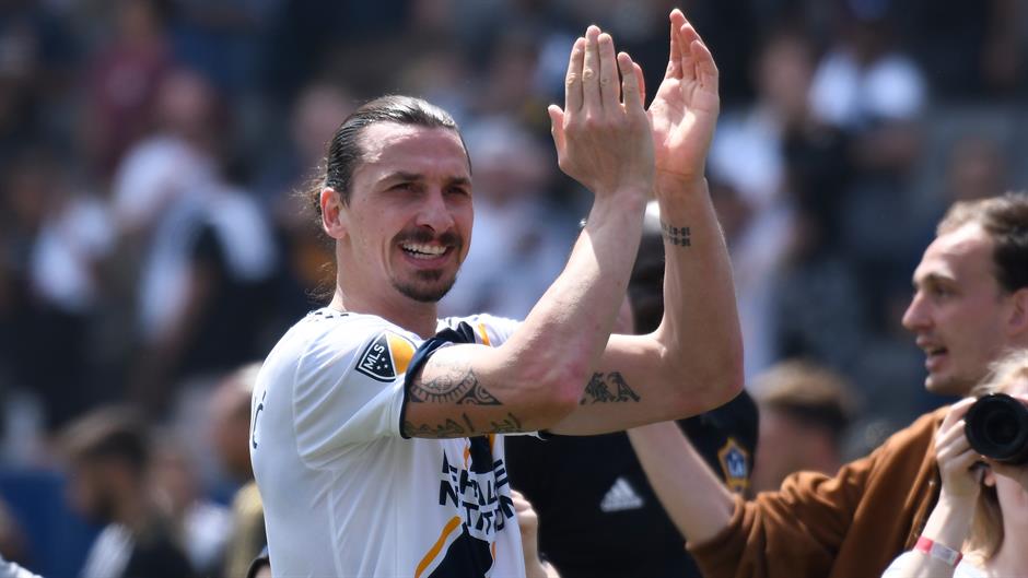 2018-03-31T212628Z_822737552_NOCID_RTRMADP_3_MLS-LOS-ANGELES-FC-AT-LOS-ANGELES-GALAXY