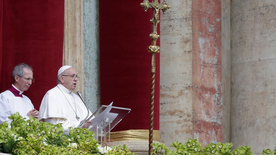 2018-04-01T101601Z_2016004610_RC12B4EC6240_RTRMADP_3_RELIGION-EASTER-POPE