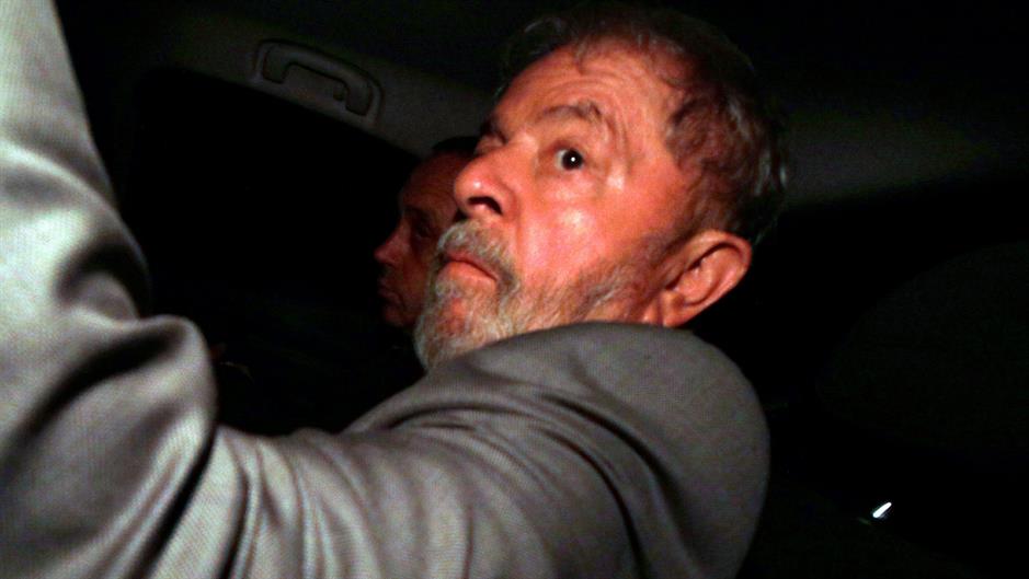 2018-04-05T030105Z_1495795485_RC17D94F0570_RTRMADP_3_BRAZIL-POLITICS-LULA