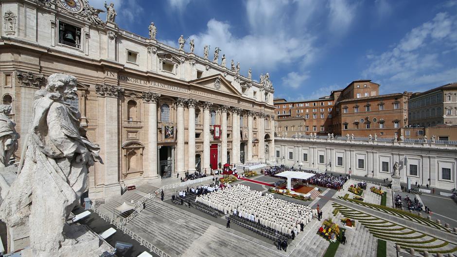 2018-04-08T085044Z_912888155_RC1B85ADE560_RTRMADP_3_POPE-MASS