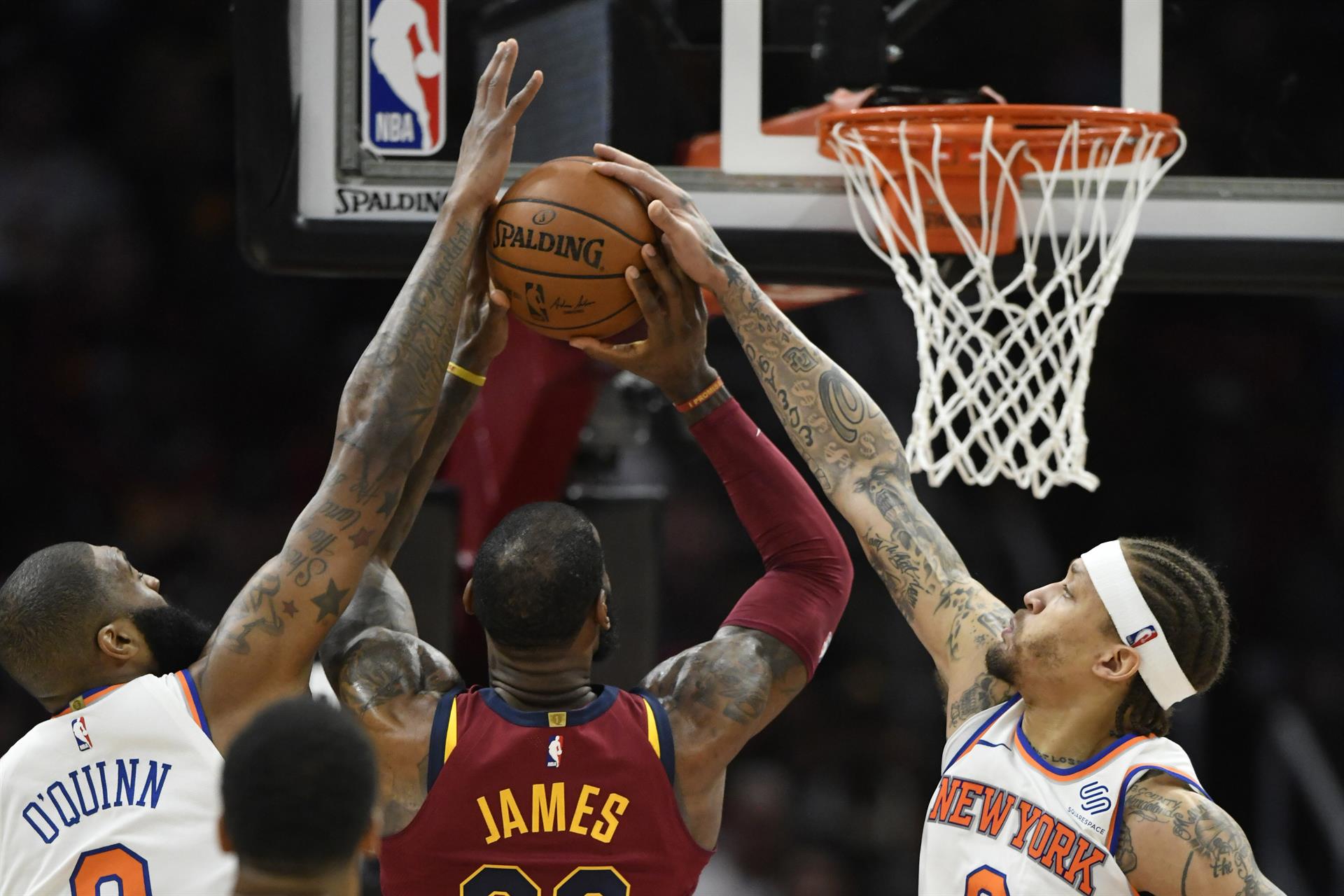 2018-04-12T005446Z_115179223_NOCID_RTRMADP_3_NBA-NEW-YORK-KNICKS-AT-CLEVELAND-CAVALIERS