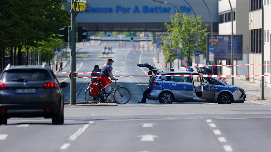 2018-04-20T103159Z_64605670_RC1A095DA730_RTRMADP_3_GERMANY-BERLIN-EVACUATION