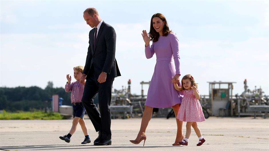 2018-04-23T081518Z_347771084_RC1CAABFC790_RTRMADP_3_BRITAIN-ROYALS-BABY