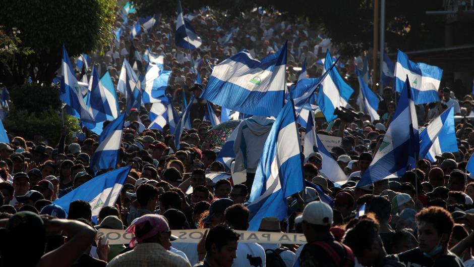 2018-04-24T023104Z_1501189161_RC19221A7420_RTRMADP_3_NICARAGUA-PROTEST