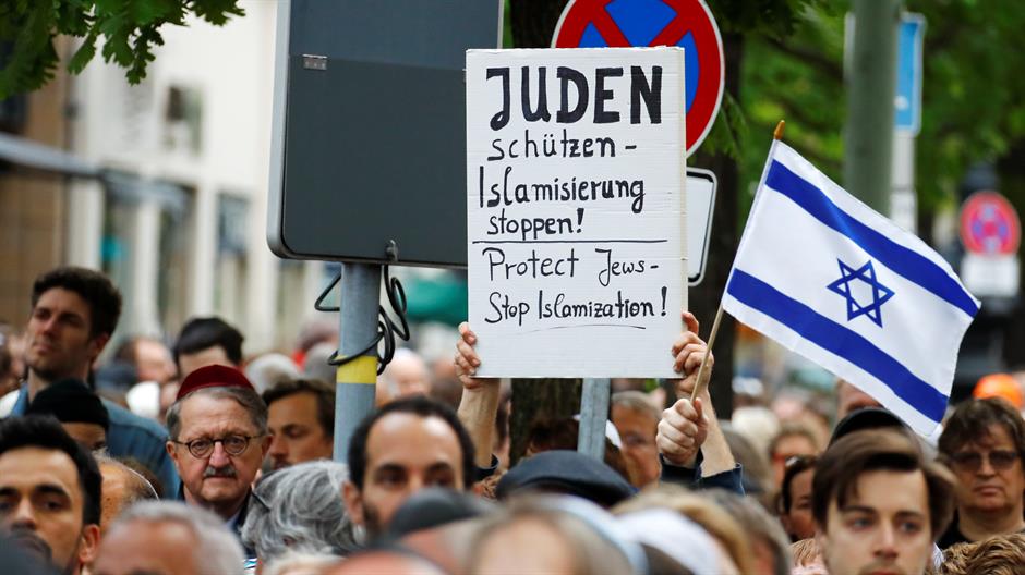 2018-04-25T171050Z_637896964_RC1EFF188110_RTRMADP_3_GERMANY-ANTISEMITISM