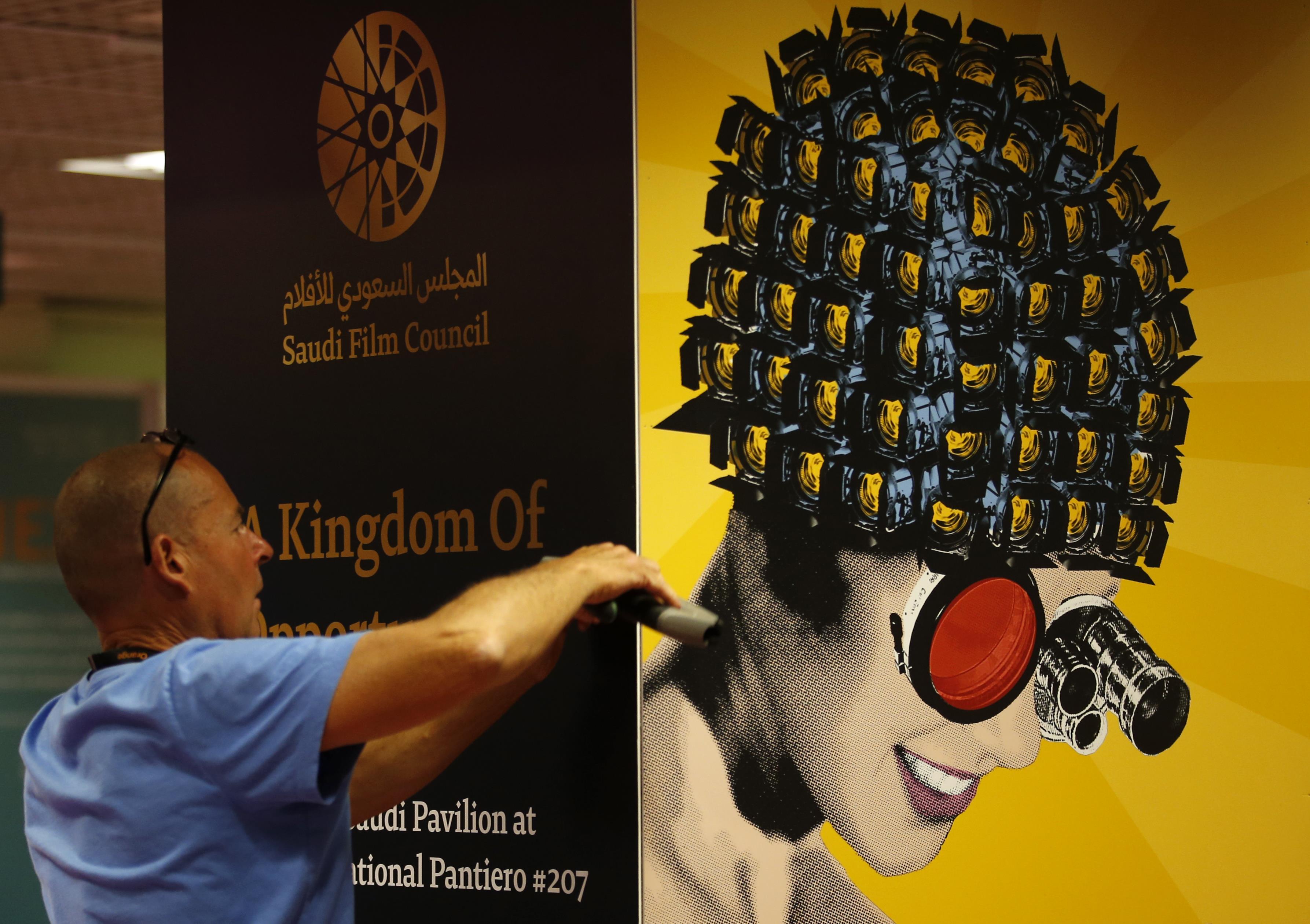 REUTERS/Jean-Paul Pelissier