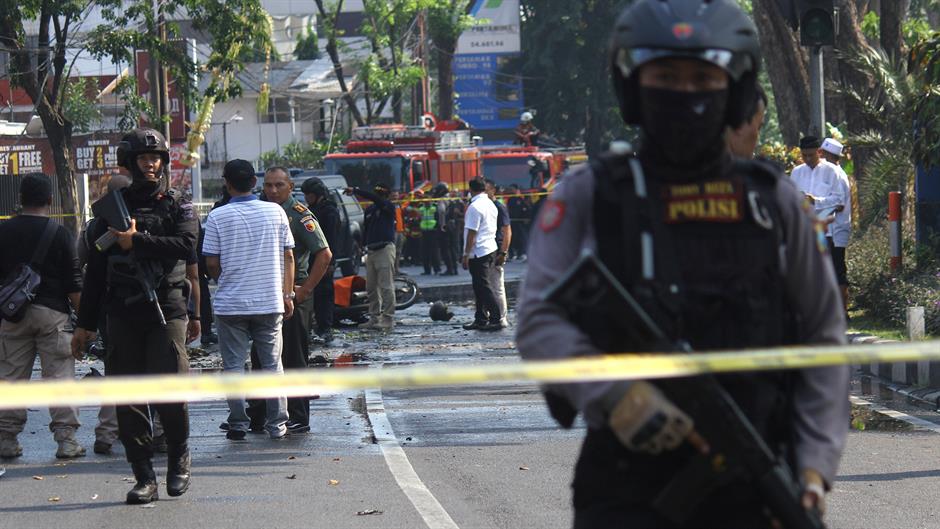 2018-05-13T051003Z_268285452_RC1760BA00B0_RTRMADP_3_INDONESIA-BOMB-CHURCHES