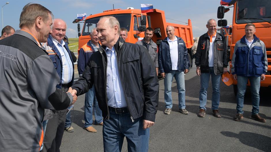 2018-05-15T131037Z_1197559265_RC12B05B0270_RTRMADP_3_UKRAINE-CRISIS-CRIMEA-BRIDGE