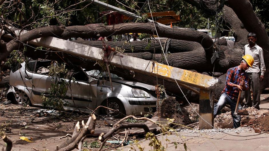 2018-05-16T082035Z_1319352490_RC151AFAD3F0_RTRMADP_3_INDIA-STORM