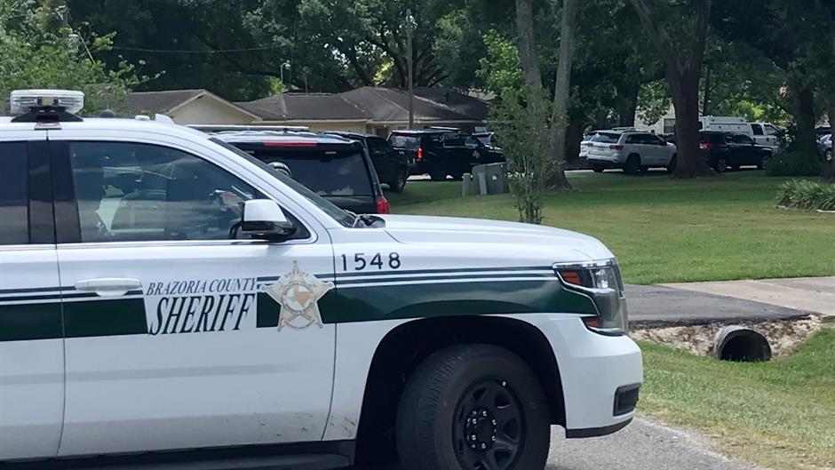 2018-05-18T201851Z_1753017598_RC1B8E869C70_RTRMADP_3_TEXAS-SHOOTING