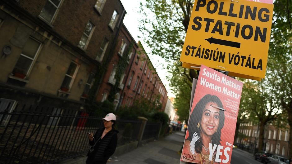 2018-05-23T210918Z_926839716_RC1C636A1E50_RTRMADP_3_IRELAND-ABORTION