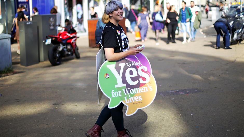 2018-05-25T180730Z_1487030826_RC14FE2E5F30_RTRMADP_3_IRELAND-ABORTION