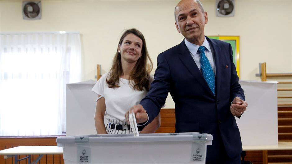 2018-06-03T054231Z_1592177645_RC1A1205C7A0_RTRMADP_3_SLOVENIA-ELECTION