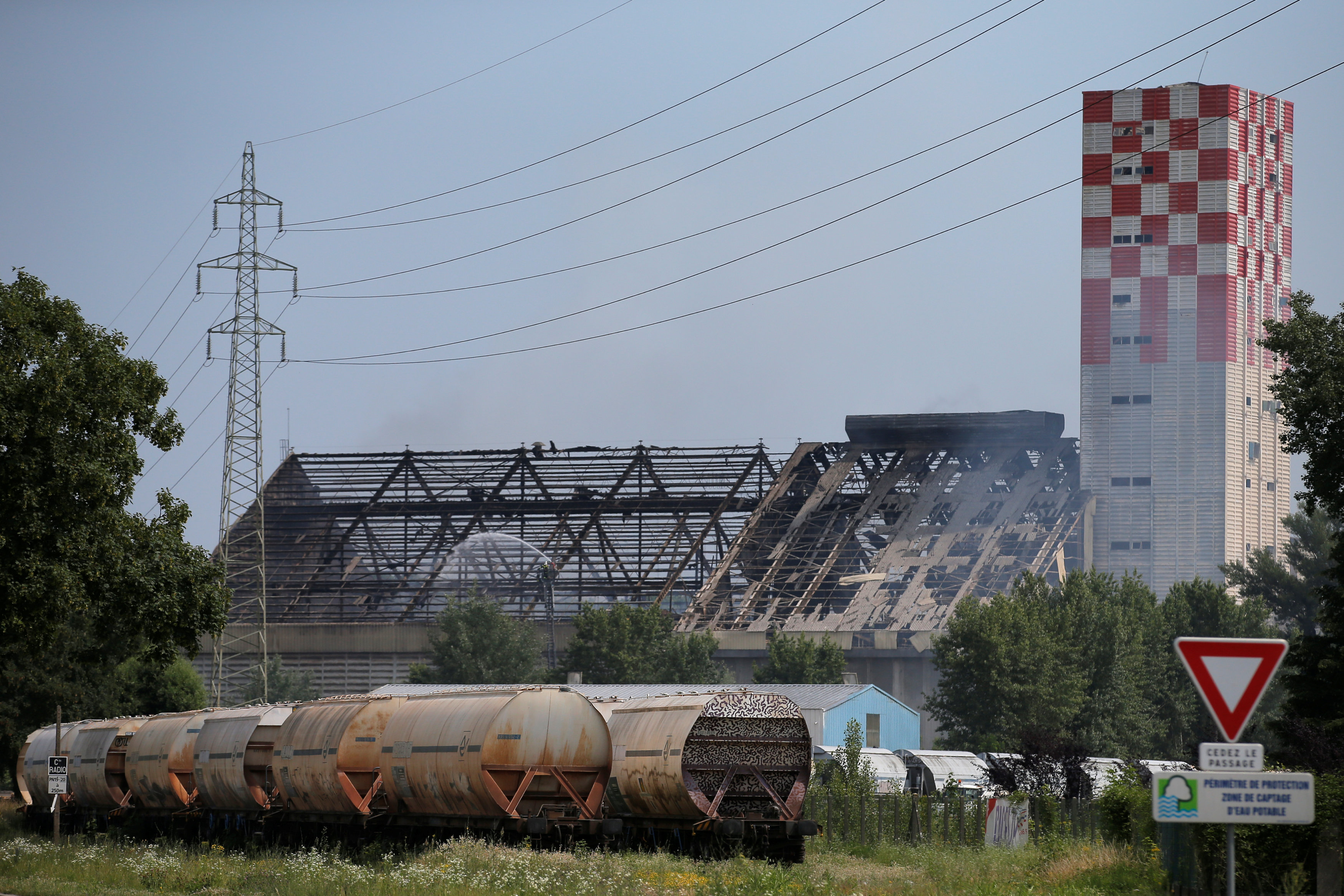 2018-06-06T092746Z_910804614_RC12E4A04F20_RTRMADP_3_FRANCE-GRAINS-BLAST