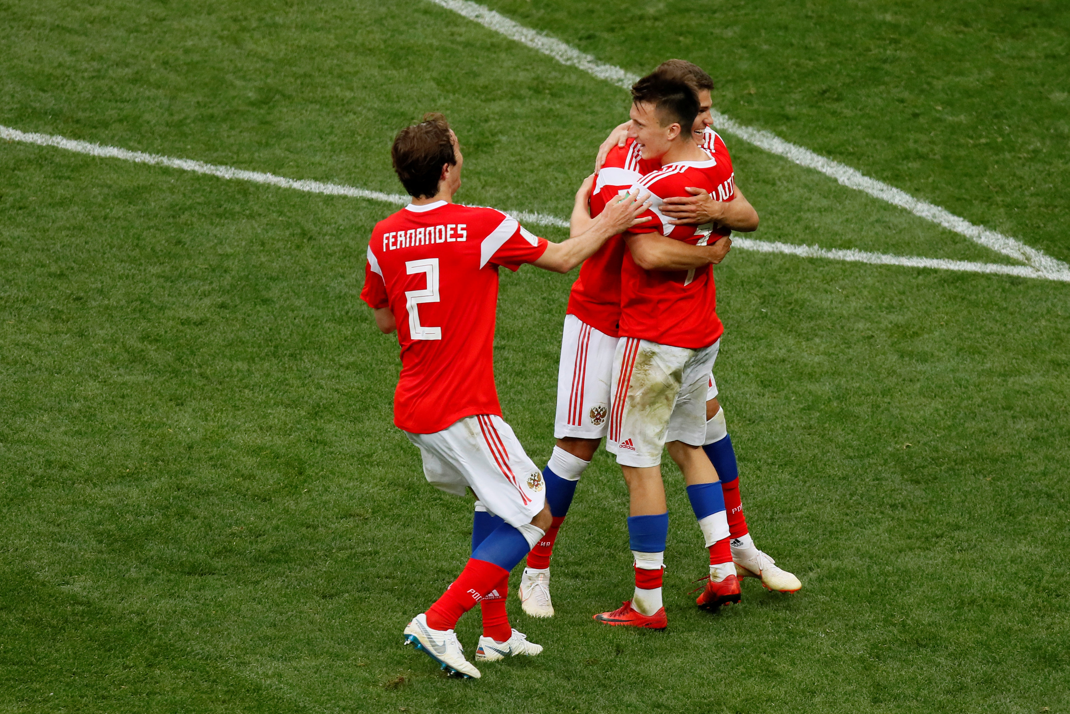 2018-06-14T170034Z_1857639821_RC1907D819C0_RTRMADP_3_SOCCER-WORLDCUP-RUS-SAU