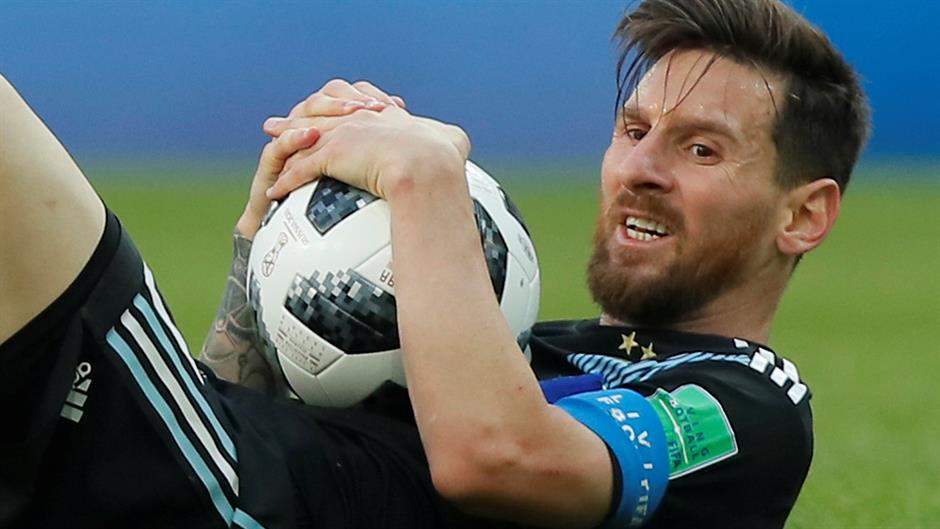 2018-06-16T145818Z_960650945_RC1E21D999B0_RTRMADP_3_SOCCER-WORLDCUP-ARG-ICE