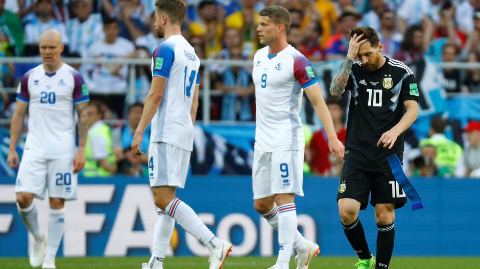 2018-06-16T152557Z_1880893249_RC1F88272040_RTRMADP_3_SOCCER-WORLDCUP-ARG-ICE