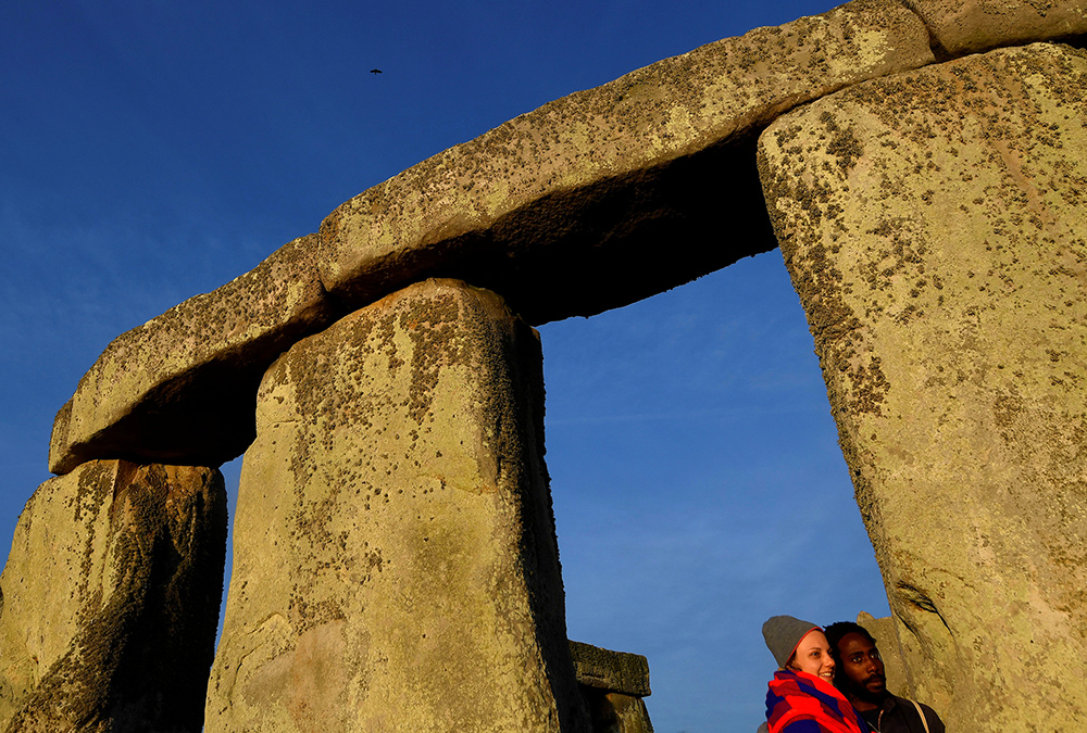 2018-06-21T070344Z_1759347515_RC19DFE83B50_RTRMADP_3_SUMMER-SOLSTICE-BRITAIN