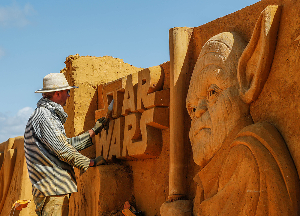 2018-06-21T112249Z_962784221_RC176D1DF640_RTRMADP_3_BELGIUM-SANDMAGIC