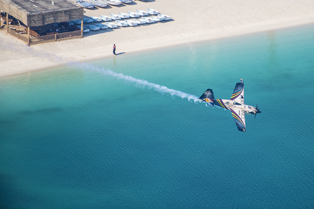 2018-06-22T113643Z_1_MTZSPDEE6MQ2X6FQ_RTRFIPP_4_REDBULL-AIRRACE-UAE