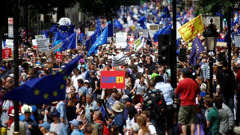 2018-06-23T125209Z_31096204_RC1BCB8DB6D0_RTRMADP_3_BRITAIN-EU-MARCH