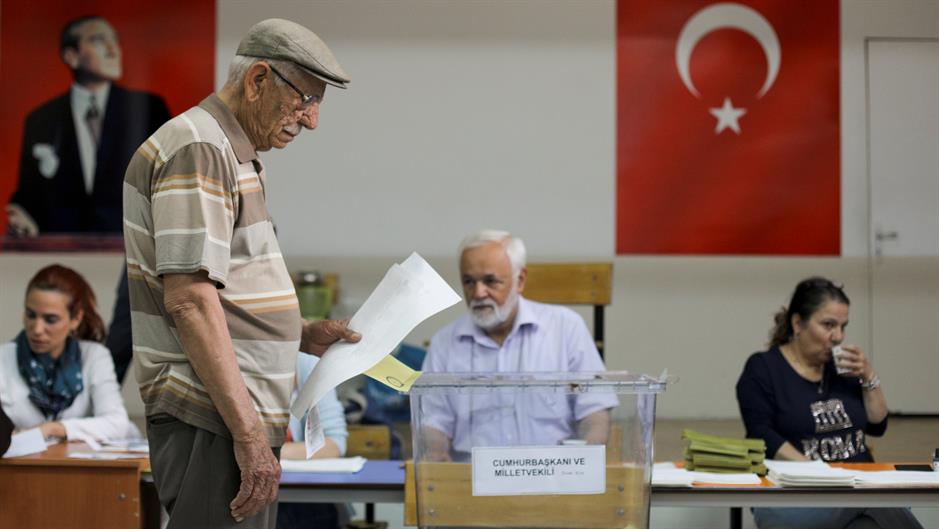 2018-06-24T061535Z_1487847354_RC13DE7C8E80_RTRMADP_3_TURKEY-ELECTION