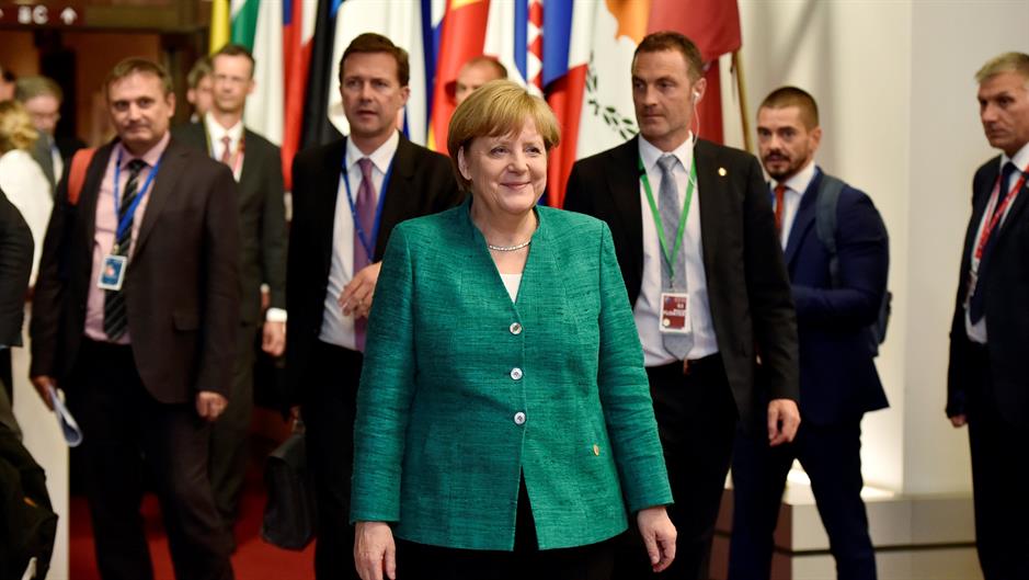 2018-06-29T034931Z_113263345_RC1CD8F0A810_RTRMADP_3_EU-SUMMIT