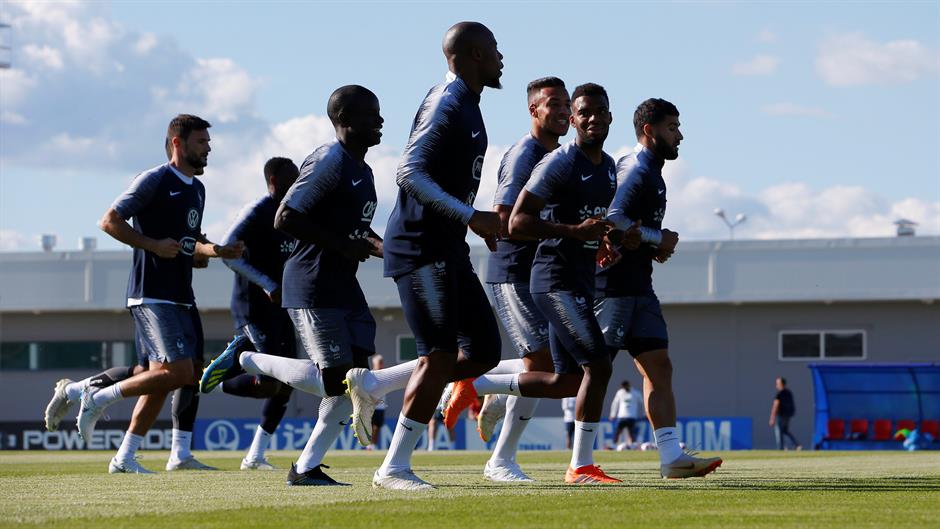 2018-07-02T145019Z_1675858450_RC1E172BBE50_RTRMADP_3_SOCCER-WORLDCUP-FRA